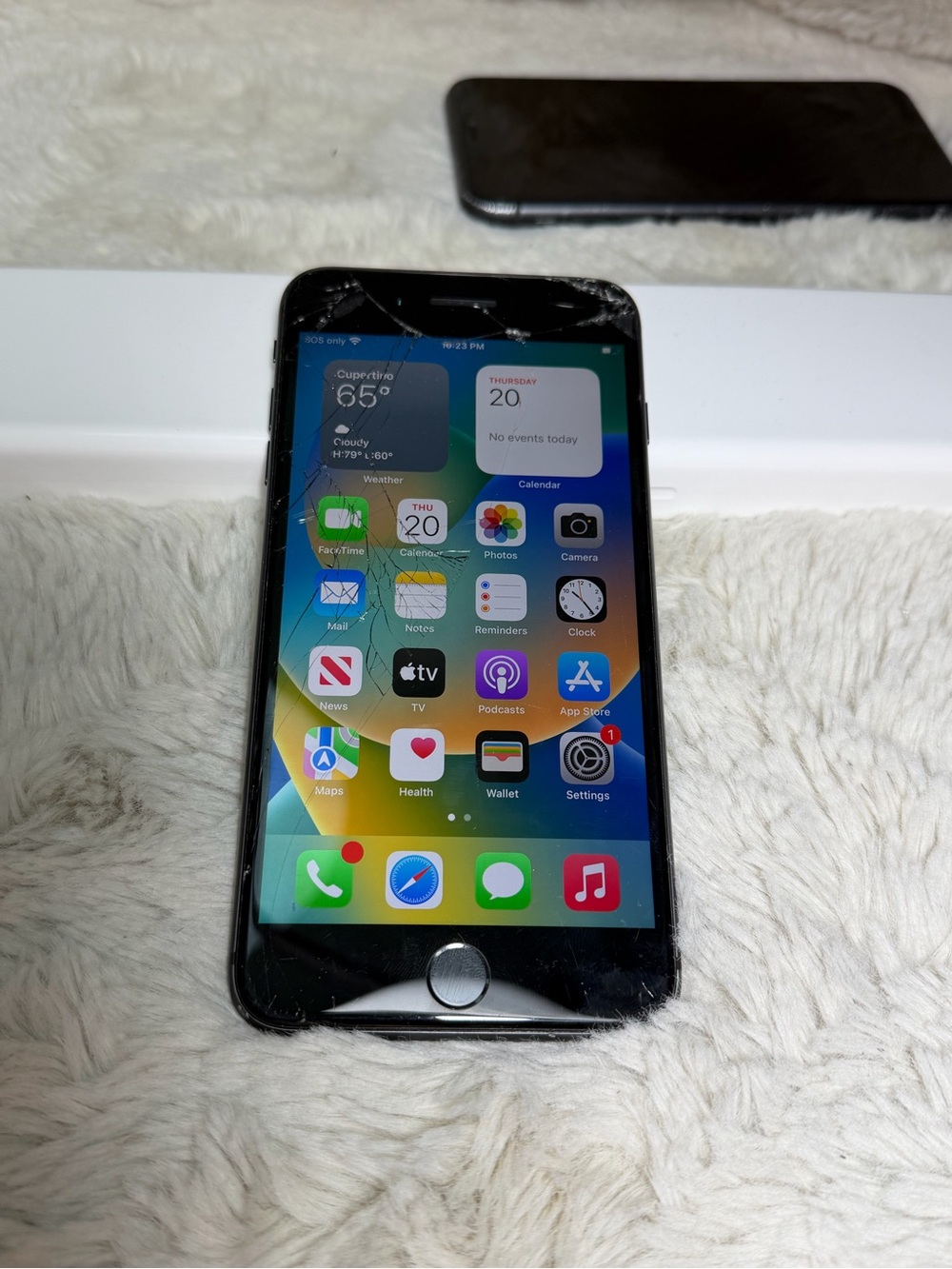 Apple Iphone 8 plus 64 gb AT&T (cracked screen)